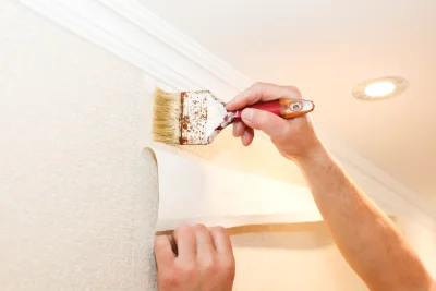 Pose de papier peint à Autoire — revêtements muraux et toiles de verre